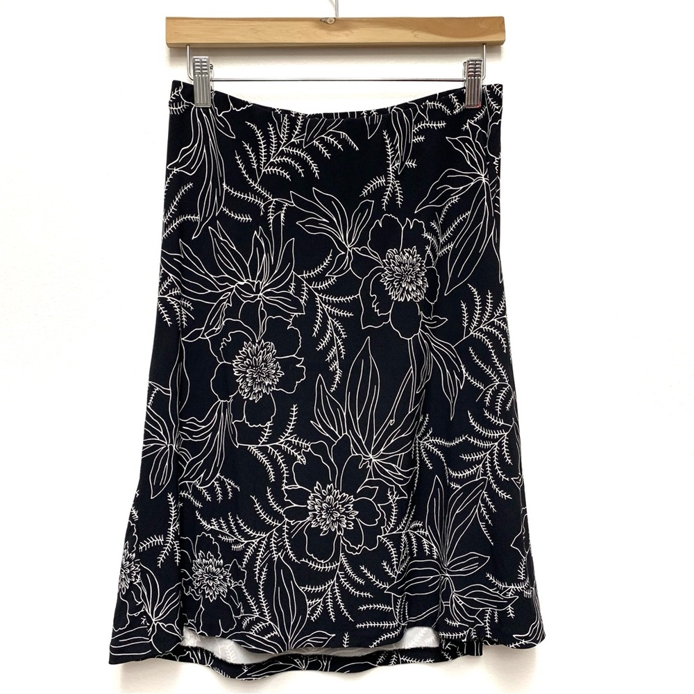Jones New York Signature Skirt Size S‎ Floral Matte Jersey Knee Length Pull On
